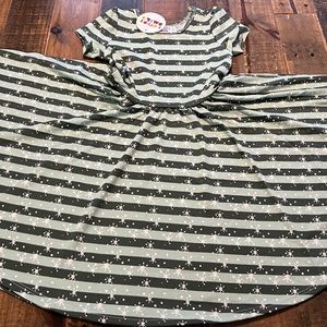 Dot Dot Smile size 3/4 or 5/6 girls snowflake Cap sleeve twirl dress new